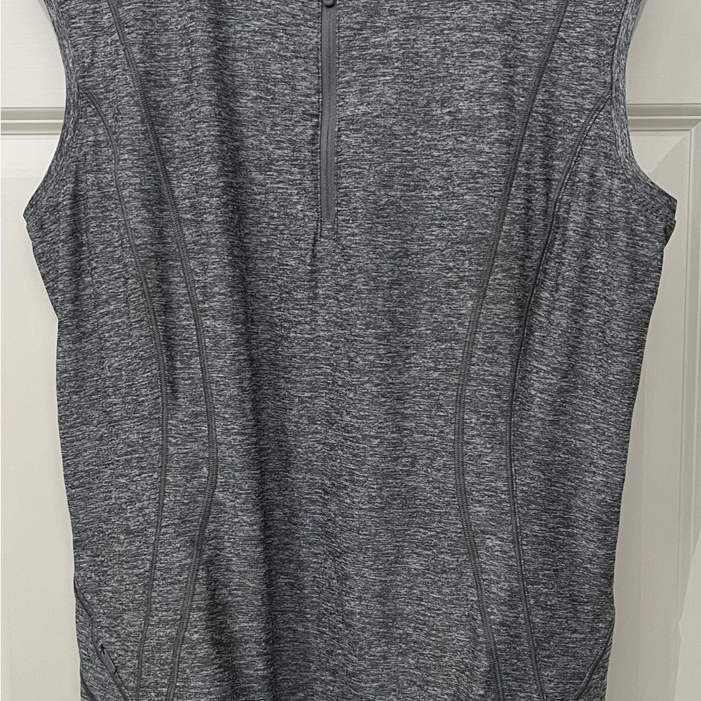 Athleta Pacifica Illume UPF Fitted Tank in Grey Heather, size Large
